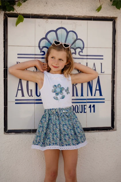 Conjunto de verano con falda estampada estilo Liberty y top blanco